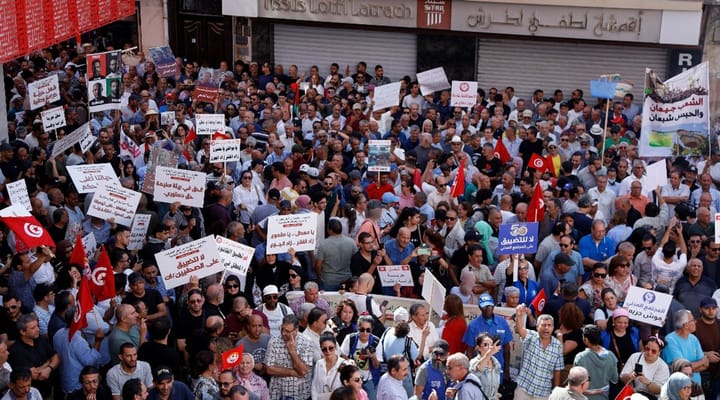 Manifestații ample în Tunisia împotriva președintelui Kais Saied