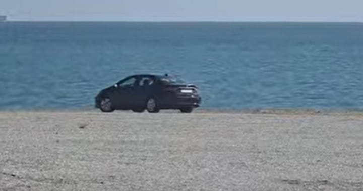 Incident cu un autoturism pe plaja din Cap Aurora