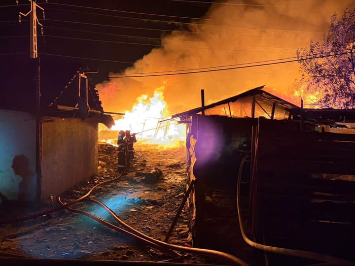 Intervenție de amploare pentru un incendiu în Baia Mare