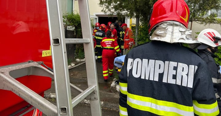 Intervenție a pompierilor pentru un incendiu în Sectorul 1