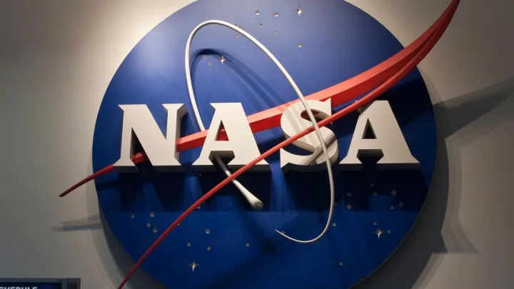 NASA caută adăposturi naturale pentru o viitoare bază lunară