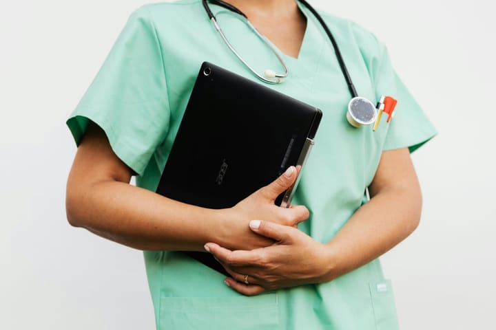 Măsuri noi pentru plata gărzilor medicilor și rezidenților