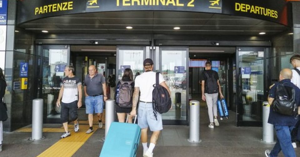 Aeroportul Milano-Malpensa poartă oficial numele fostului premier Silvio Berlusconi