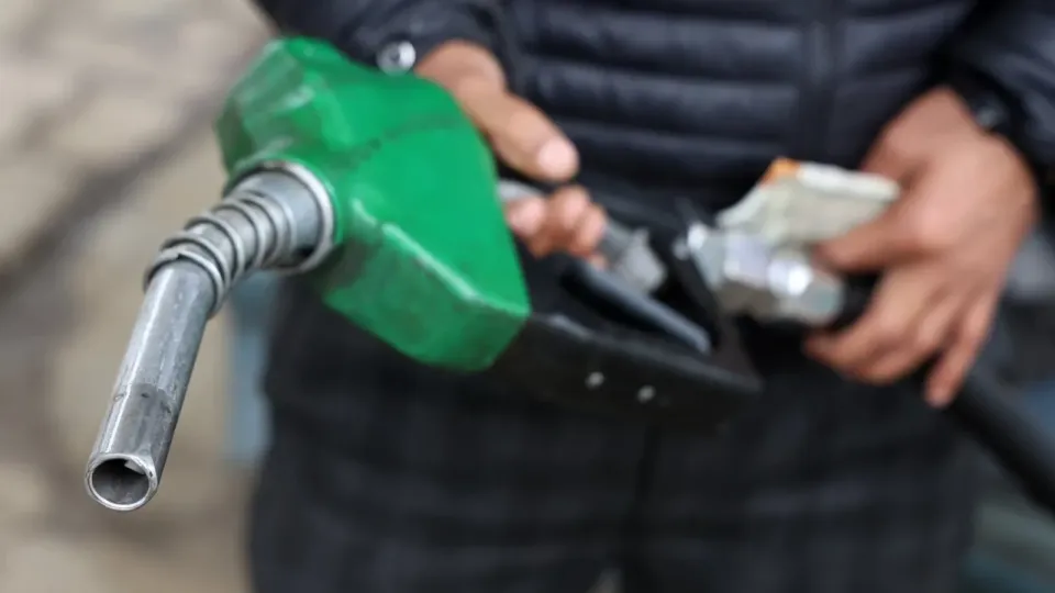 Riscul creșterii prețurilor la carburanți în România în contextul blocării Strâmtorii Ormuz