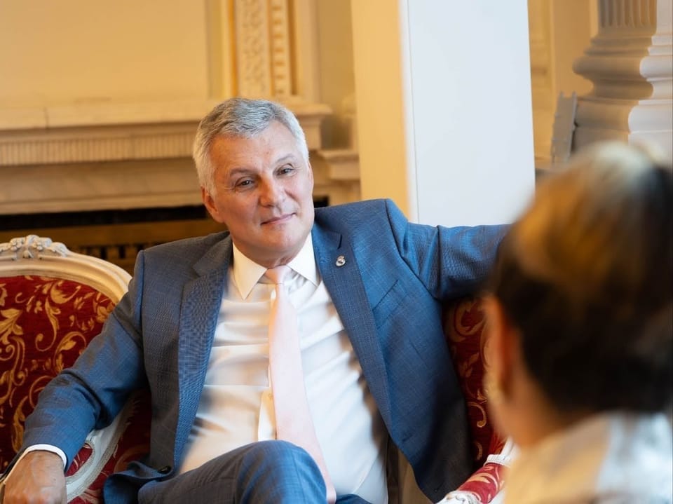 Senatorul Daniel Zamfir susține proiectul de lege privind uniformele obligatorii în școli