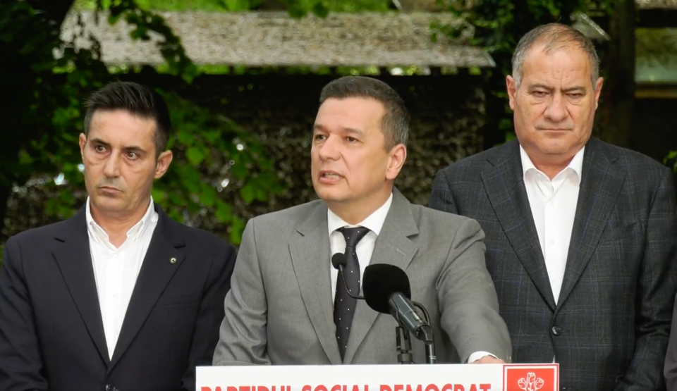 Plângeri penale pentru trădare împotriva unor lideri politici