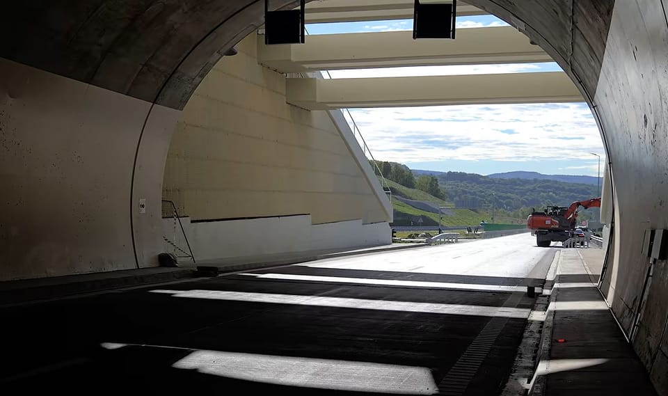 Finalizarea primului tunel forat de pe o autostradă