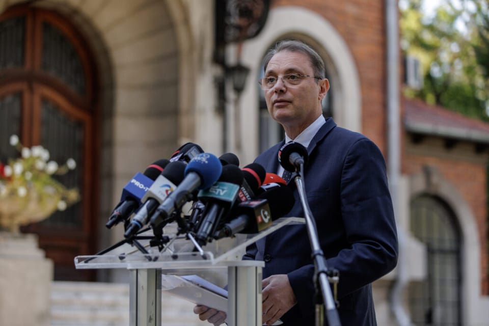 Luca Niculescu solicită instalarea rapidă a unui guvern plin