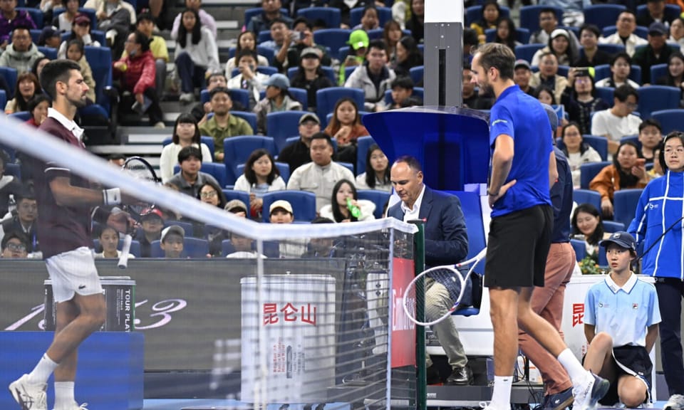 Incident în semifinala de la Beijing între Medvedev și Djokovic