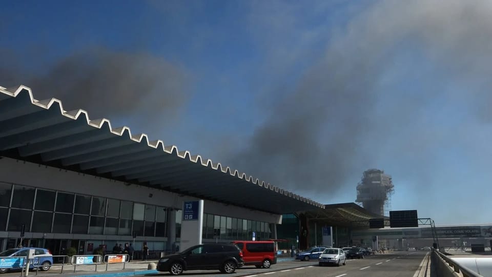Noi revendicări de atacuri asupra aeroportului din Riad