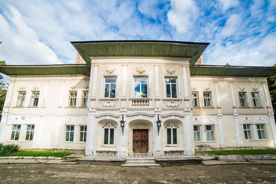 Proprietăți istorice scoase la vânzare în Iași și București