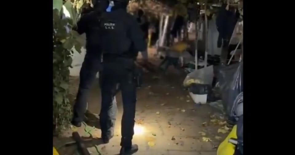 Rețineri în urma spargerii unor terminale de plată din București