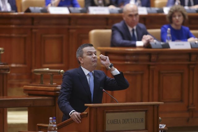 Controverse privind adoptarea legii salarizării și fondurile PNRR
