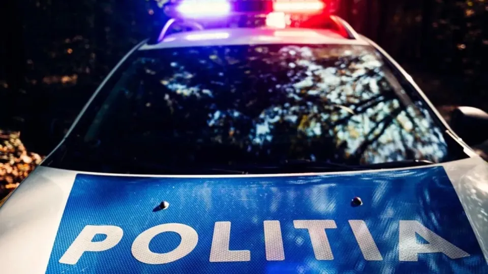 Un tânăr reținut pentru avarierea mai multor autovehicule din Brașov