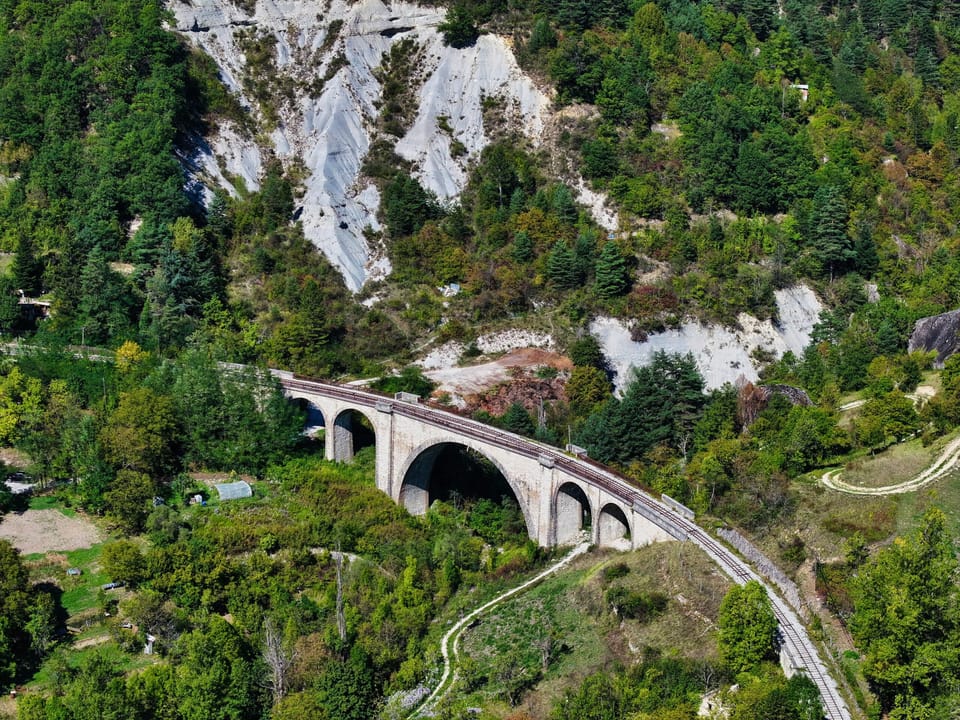 Trasee feroviare spectaculoase prin Alpii dintre Italia și Elveția