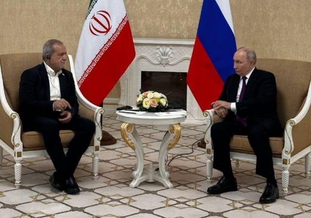 Discuții între Vladimir Putin și Masoud Pezeshkian în Turkmenistan