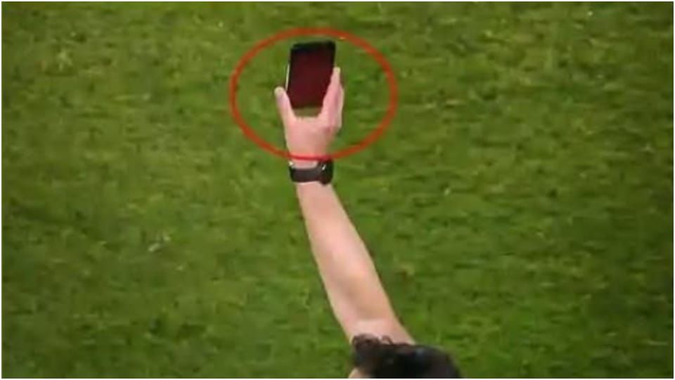 Testarea sistemului de cartonașe digitale în fotbalul din Uruguay