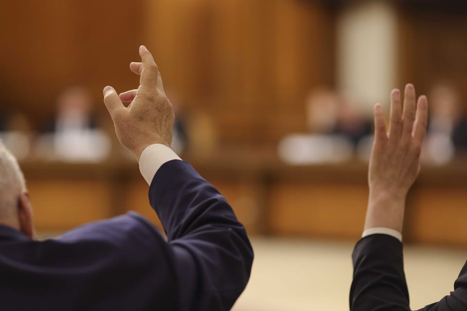 Analize privind posibilele alegeri anticipate în România