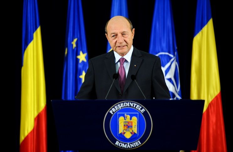 Stema Romaniei, scoasa de pe pupitrul presedintelui Basescu