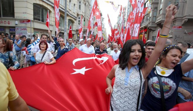 MASURI DE REPRESIUNE, GUVERN ANKARA, TURCIA, PROTEST LA ISTANBUL