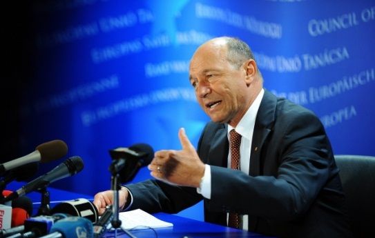 Presedintele Basescu a vorbit cu Petro Porosenco: Romania este ingrijorata de concentrarea unitatilor militare ruse la frontiera Ucrainei