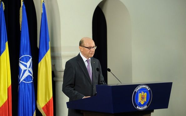 Basescu cere reexaminarea legii care protejeaza alesii locali