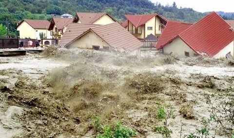 INUNDATII IN ROMANIA: Vestul tarii, inca amenintat de ape. MAI prezinta un nou bilant al inundatiilor