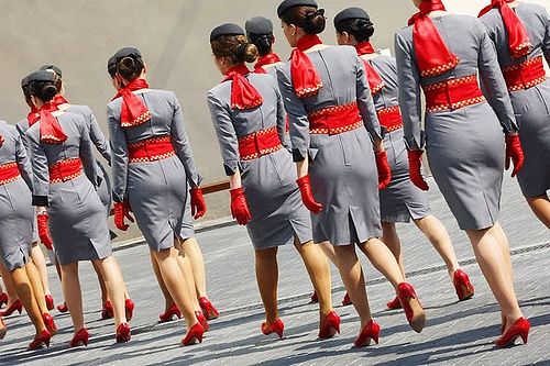 Vrei sa fii stewardesa?