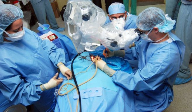 Operatie in premiera in Romania. O femeie insarcinata diagnosticata cu cancer a fost operata, copilul este bine