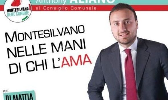 Un politician italian s-a laudat pe Facebook ca a batut un roman care-i lovise masina cu piciorul