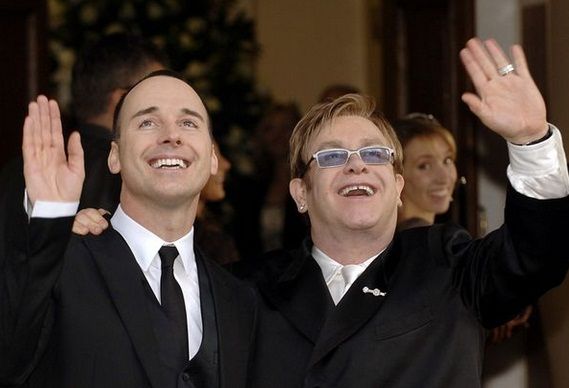 Elton John s-a casatorit cu David Furnish
