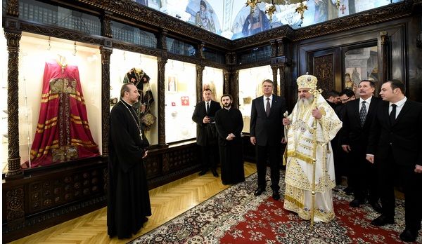 Klaus Iohannis a discutat cu Patriarhul Daniel dupa ce a participat la slujba Sfintei Liturghii de la Patriarhie