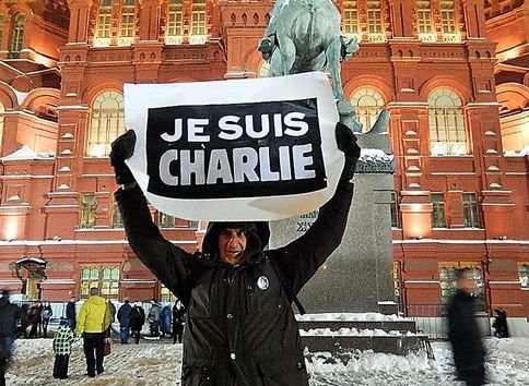 RUSIA. Inchisoare pentru un barbat care a manifestat cu o pancarta "Je suis Charlie" langa Kremlin