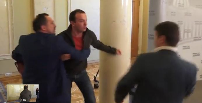 video, bataie parlamentari ucraina, pumni cu nemiluita, combatere coruptie, box in parlamentul ucrainei