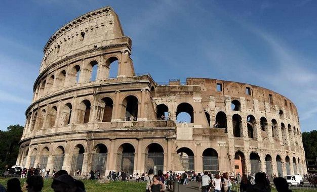 Colosseumul din Roma, vandalizat de doua turiste din SUA