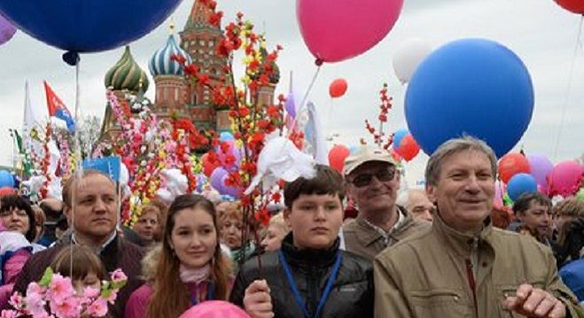 MOSCOVA: Aproape 140.000 de persoane au participat la un MARS TRADITIONAL de 1 MAI