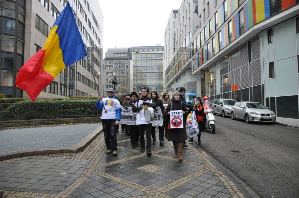 EUROPARLAMENTAR, SIEGFRIED MURESAN, PROTEST ROMANI, BRUXELLES, SEDIUL COMISIEI EUROPENE