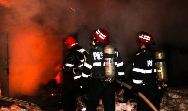 București: Explozie puternică urmată de un incendiu la un restaurant din Capitală! 16 mașini avariate