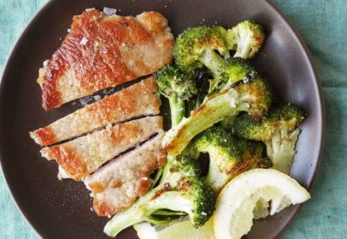 cotlet de porc cu usturoi, broccoli, mod preparare, ingrediente, reteta culinara