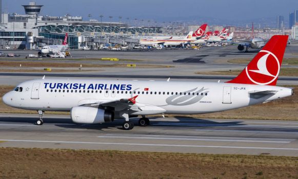 aterizare de ugenta, aeroport otopeni, pasager decedat, turkish airlines