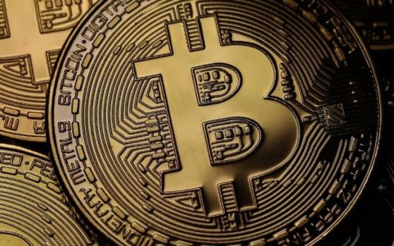 crypto monede, bitcoin, ethereum, ripple, scadere, piata crypto, pret in scadere