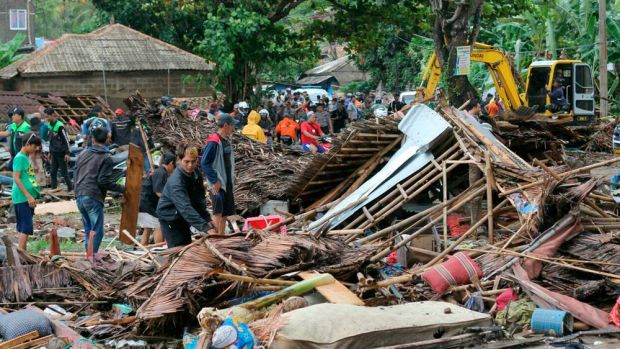 indonezia, tsunami, 168 morti, 745 raniti, java, sumatra, eruptie vulcan, anak krakatau
