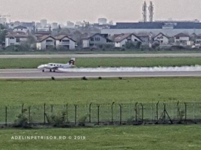 avion-in-flacari-pe-aeroportul-din-baneasa-foto-588783