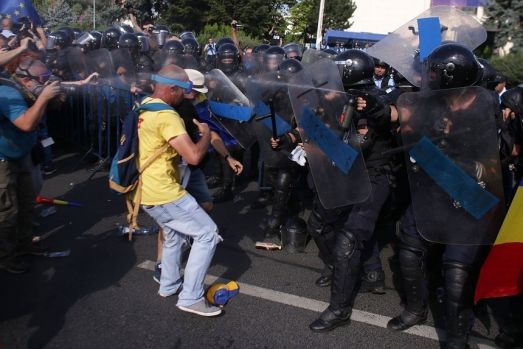 Cătălin Sindile, Laurențiu Cazan, Sebastian Cucoş, acuzatii, jandarmerie, proteste 10 august