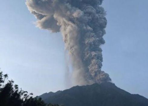indonezia, vulcan, merapi, eruptie, video