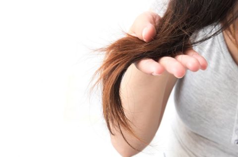 Cinq erreurs que vous pourriez commettre en vous lavant les cheveux